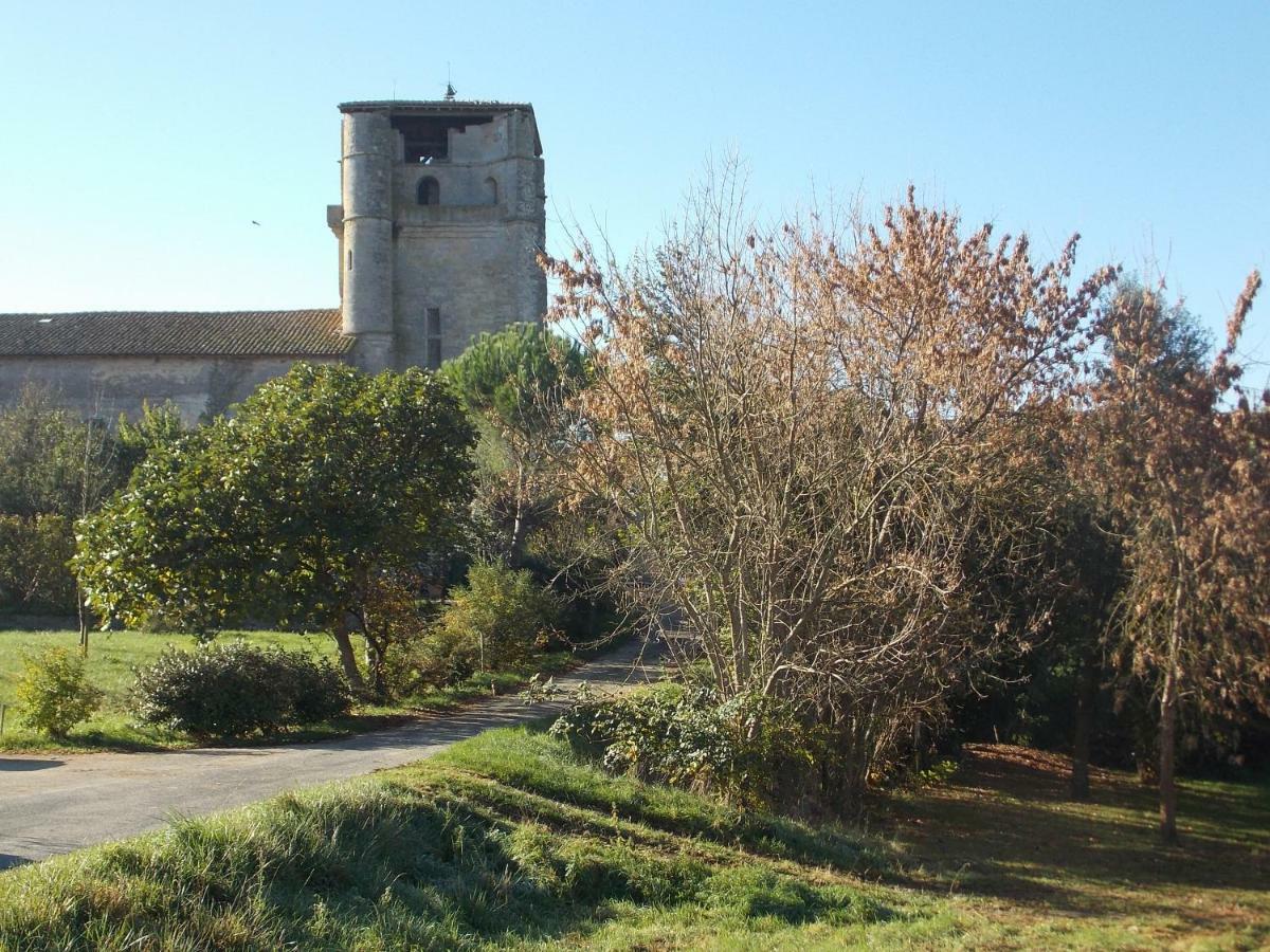 Gite De La Tour Donjon 벨카스텔 외부 사진