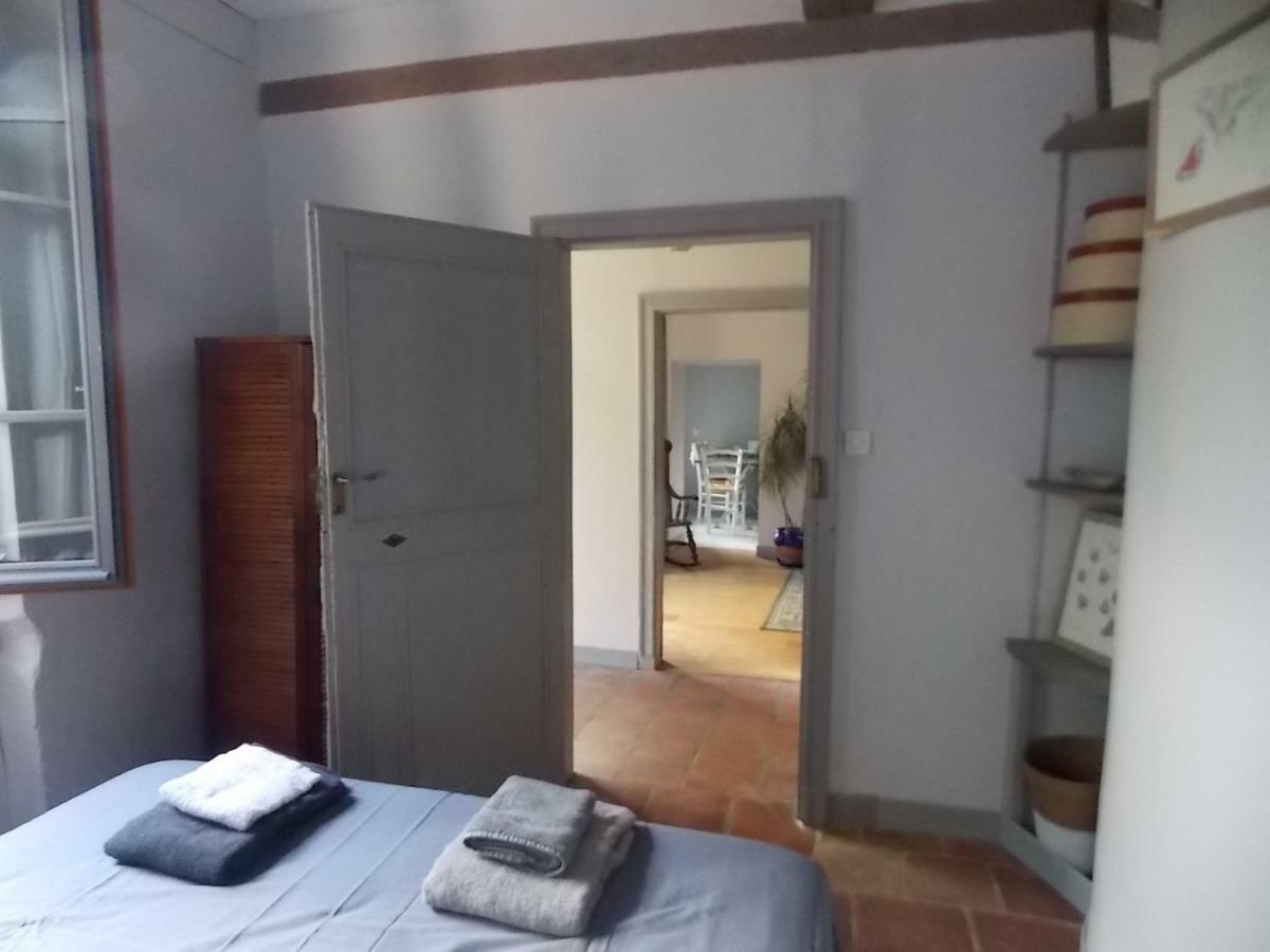Gite De La Tour Donjon 벨카스텔 외부 사진